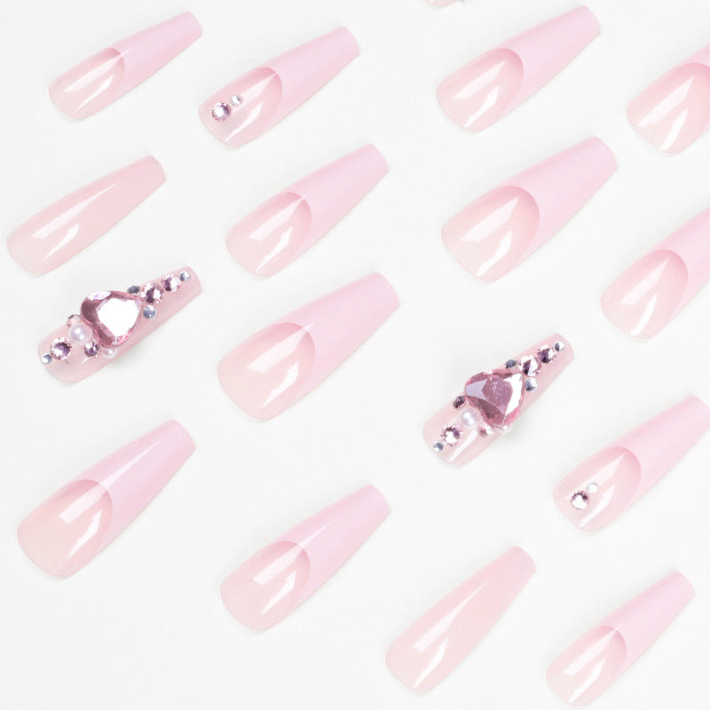 Glamouröse Nagelverlängerungen mit Glitzerverzierungen Karnz