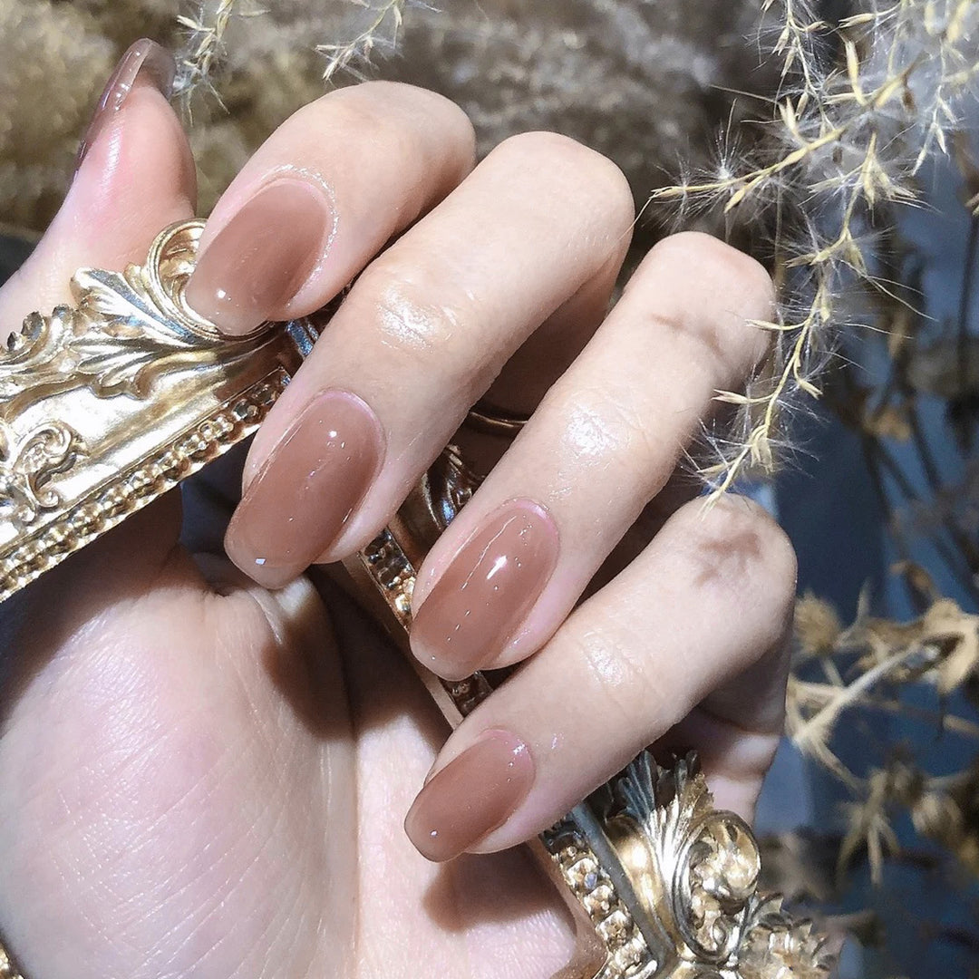 Glänzende elegante Nagelverzierungen