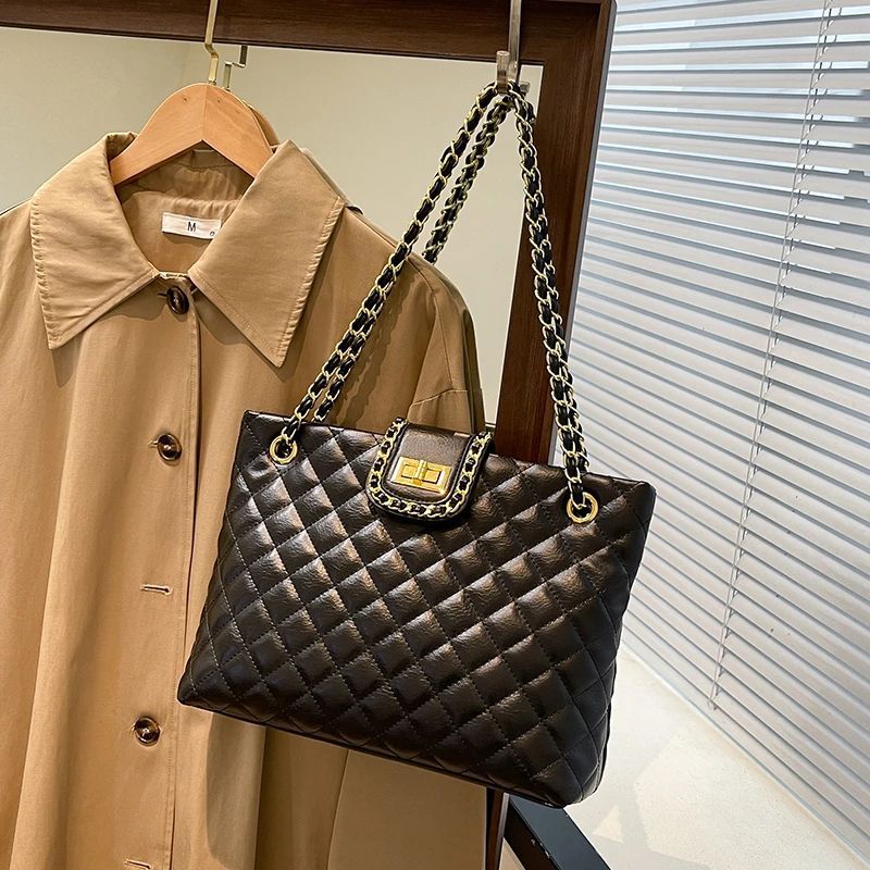 Gepolsterte Eleganz Handtasche Karnz