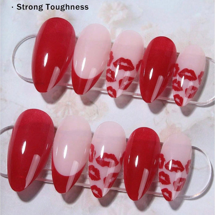 Kunstnagelset mit elegantem Kuss-Motiv und glamourösem Finish Karnz