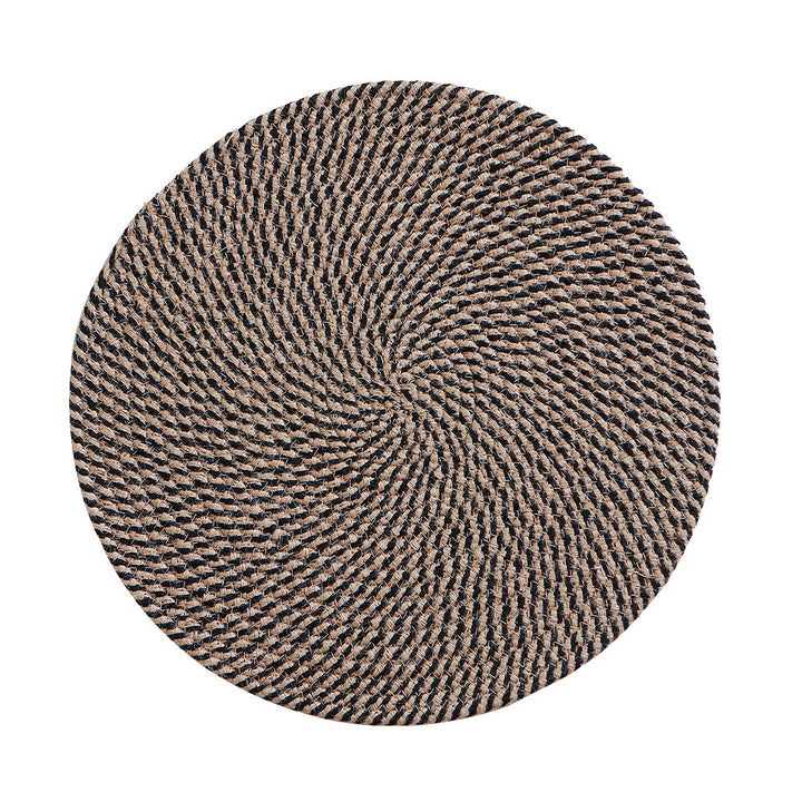 Rundteppich aus geflochtener Jute mit spiralförmiger Struktur und flacher Webung Karnz