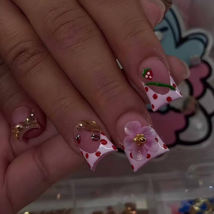 Künstlerische Press-On Nagelkunst Karnz