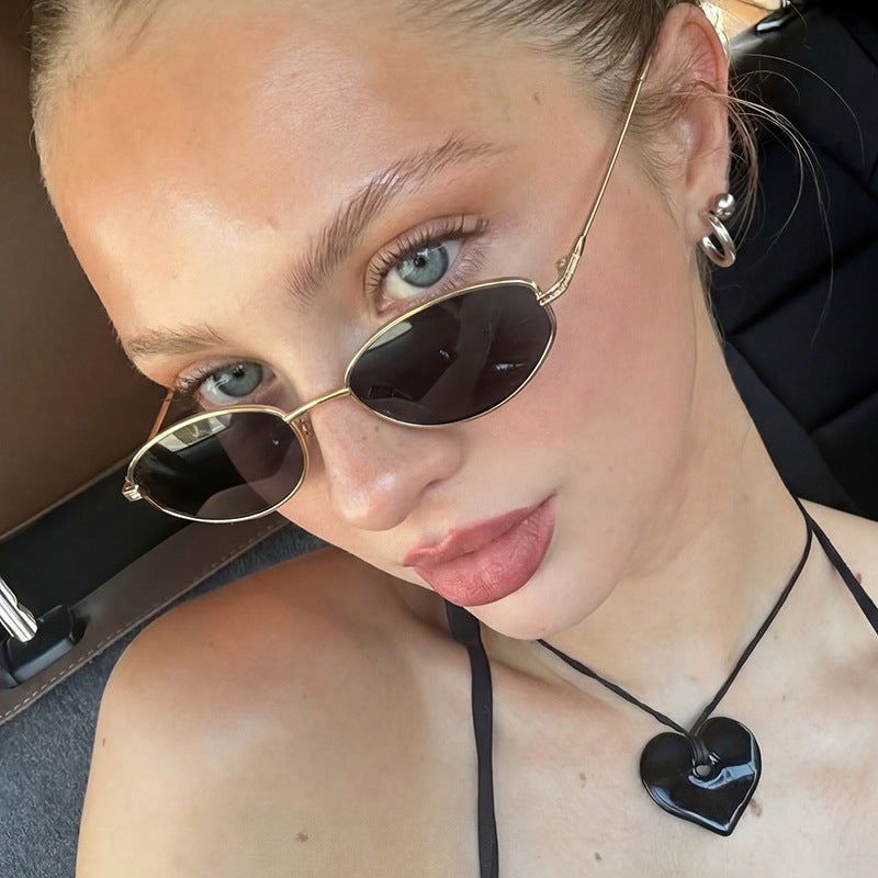 Damen modische Sonnenbrille im minimalistischen Ovaldesign Karnz