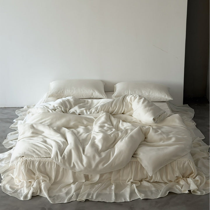 Bettwäsche-Set mit voluminösem Bettvolant und weichem Satin-Finish