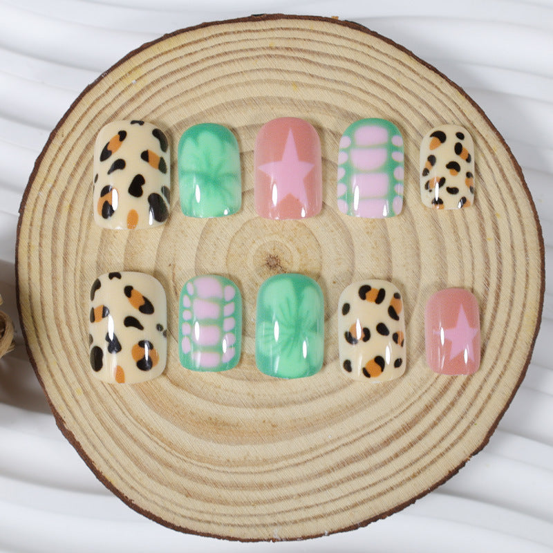 Kunstnagelset mit modernen Tier- und Blumendesigns Karnz
