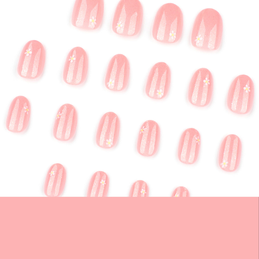 Elegante Nagelkunst mit zarten Blumenmotiven Karnz