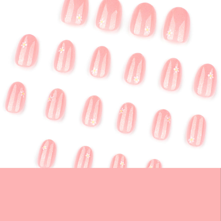 Elegante Nagelkunst mit zarten Blumenmotiven Karnz
