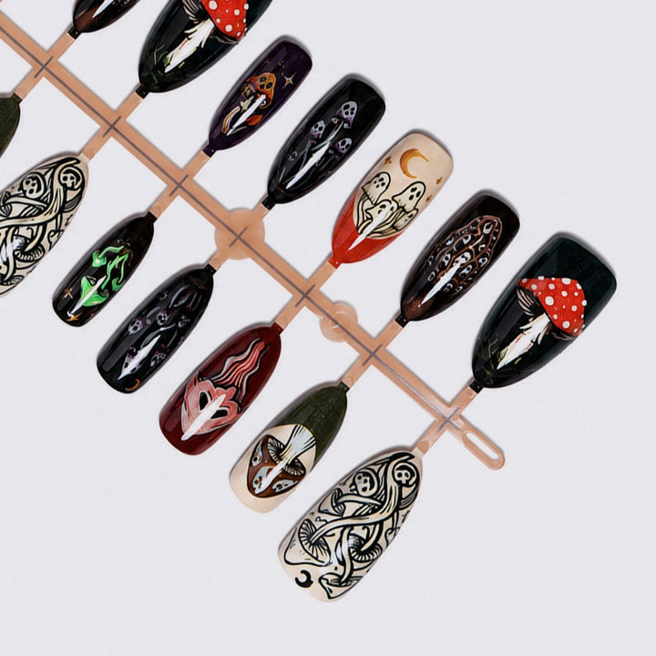 Kreatives Kunstnagelset mit verspieltem Halloween-Motiv Karnz