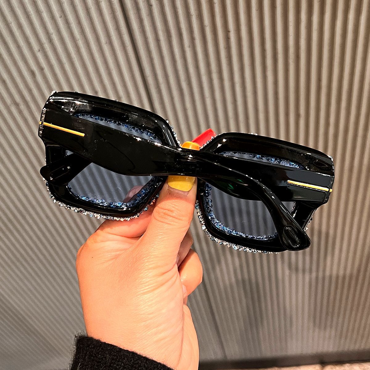 Damen Glamouröse Statement-Sonnenbrille mit funkelndem Strass-Besatz Karnz