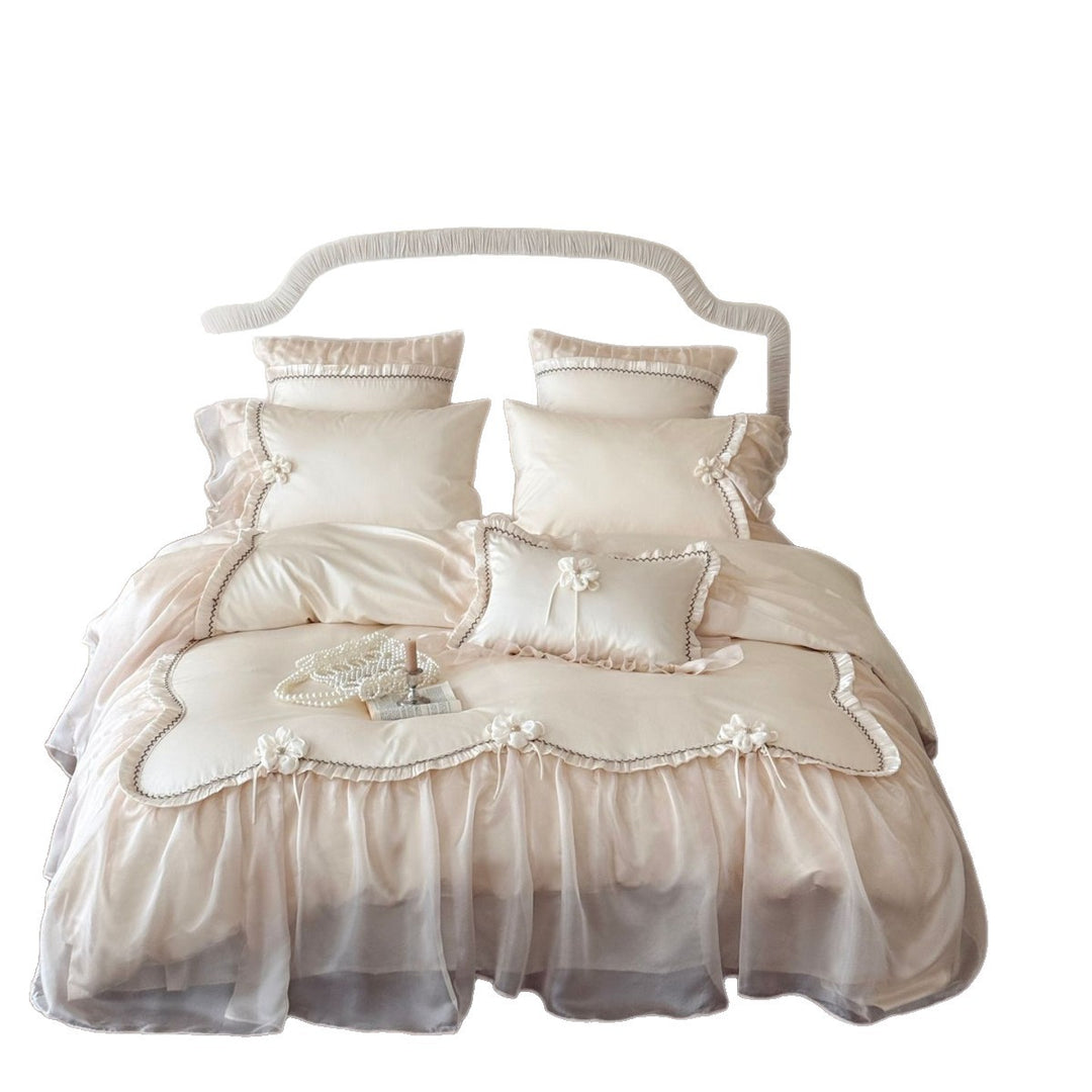 Bettwäsche-Garnitur aus Baumwollsatin mit transparentem Organza-Volant und 3D-Blütenapplikation