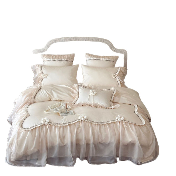 Bettwäsche-Garnitur aus Baumwollsatin mit transparentem Organza-Volant und 3D-Blütenapplikation
