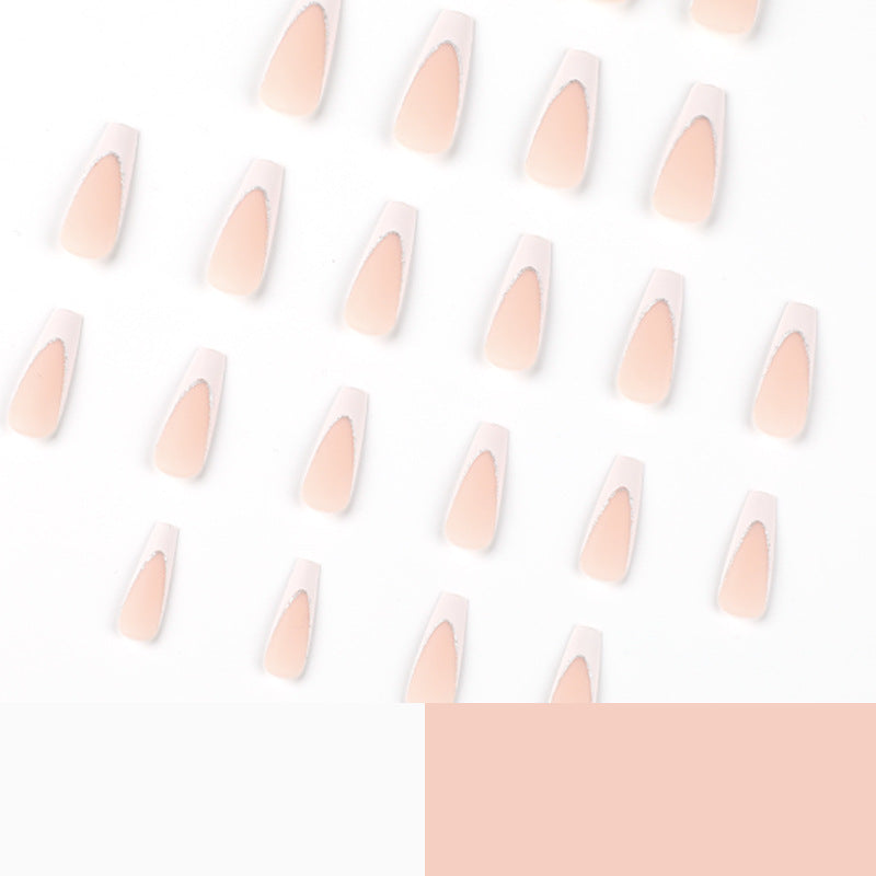Lackierte Stiletto-Nägel mit Glitzerverzierung Karnz