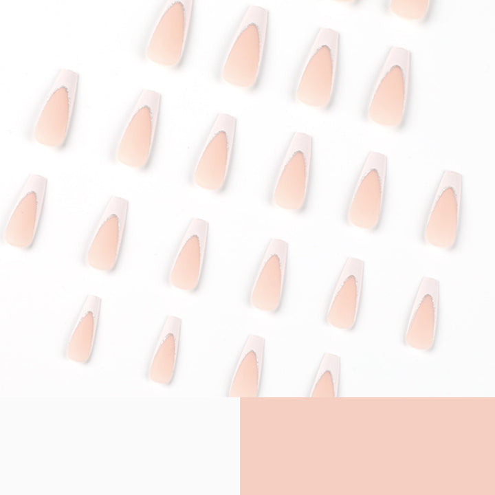 Lackierte Stiletto-Nägel mit Glitzerverzierung Karnz