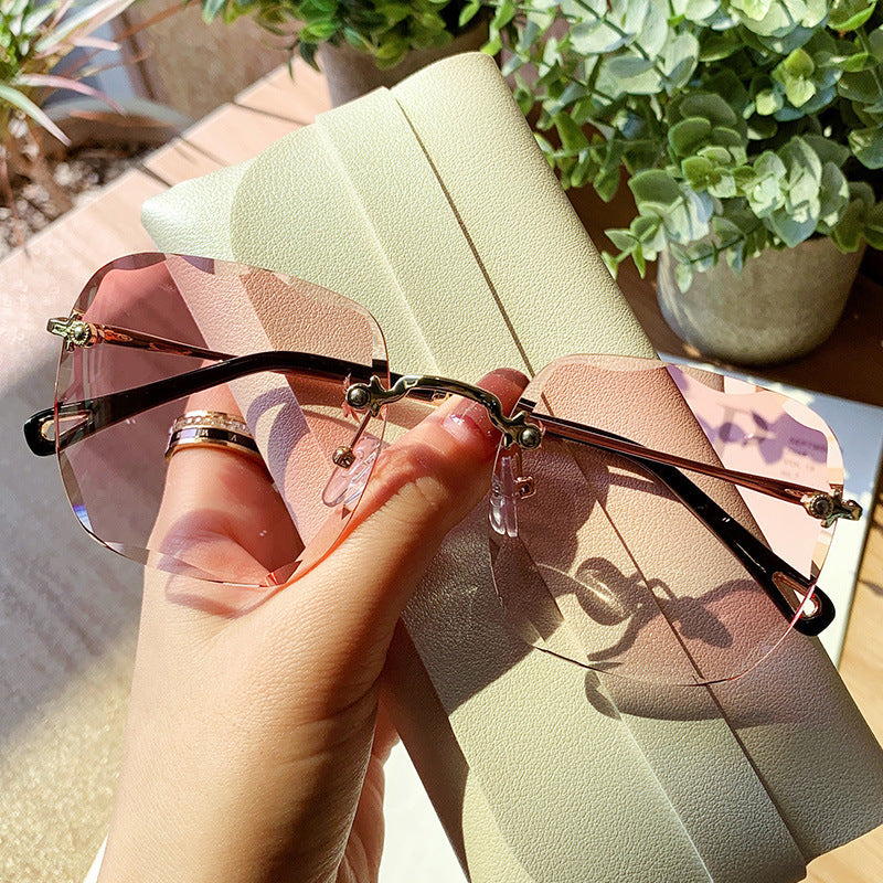 Damen modische Flügelsonnenbrille mit hochwertigem Metallrahmen Karnz