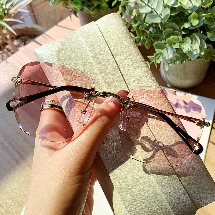 Damen modische Flügelsonnenbrille mit hochwertigem Metallrahmen Karnz