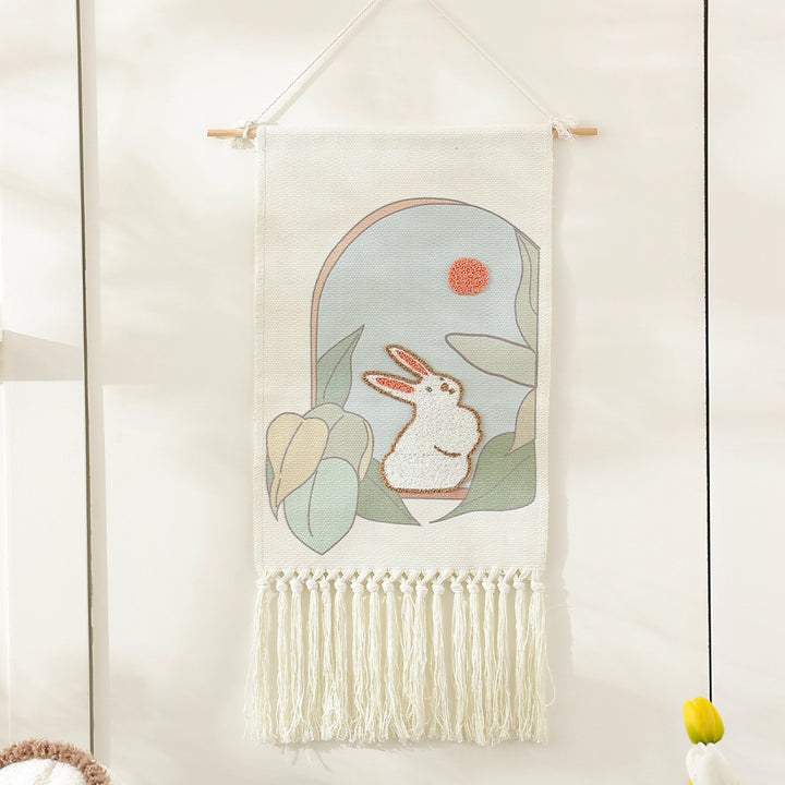 Wandbehang aus gewebter Baumwolle mit Punch-Needle Blumenrelief und Fransen Karnz