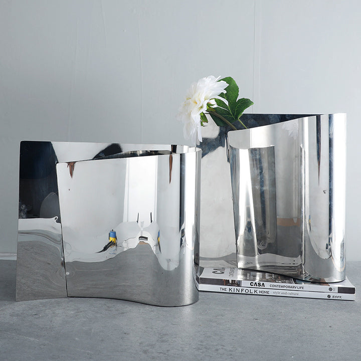 Moderner minimalistischer dekorativer metallischer Abfalleimer