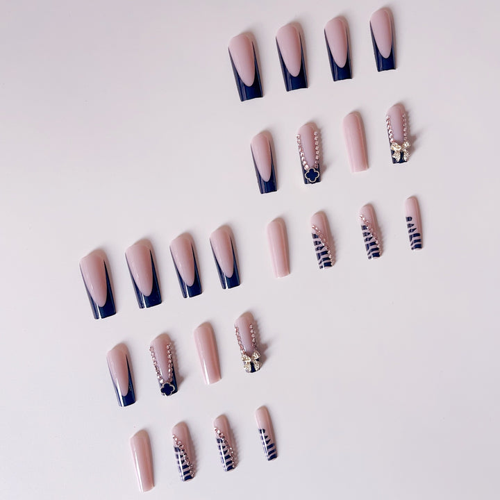 Glamouröse Kunstnägel mit elegantem Design mit Strass und 3D-Verzierungen Karnz