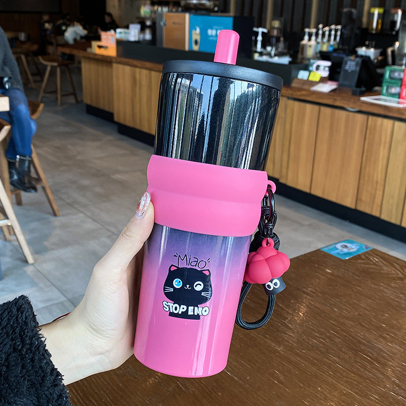 Damen verspielter Kaffeebecher mit Silikonhülle und integriertem Anhänger Karnz