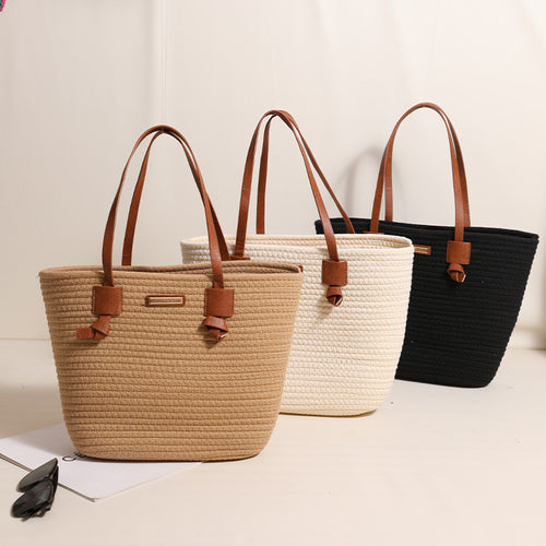 Damen Handtasche aus strukturiertem Naturmaterial mit braunen Lederriemen Karnz