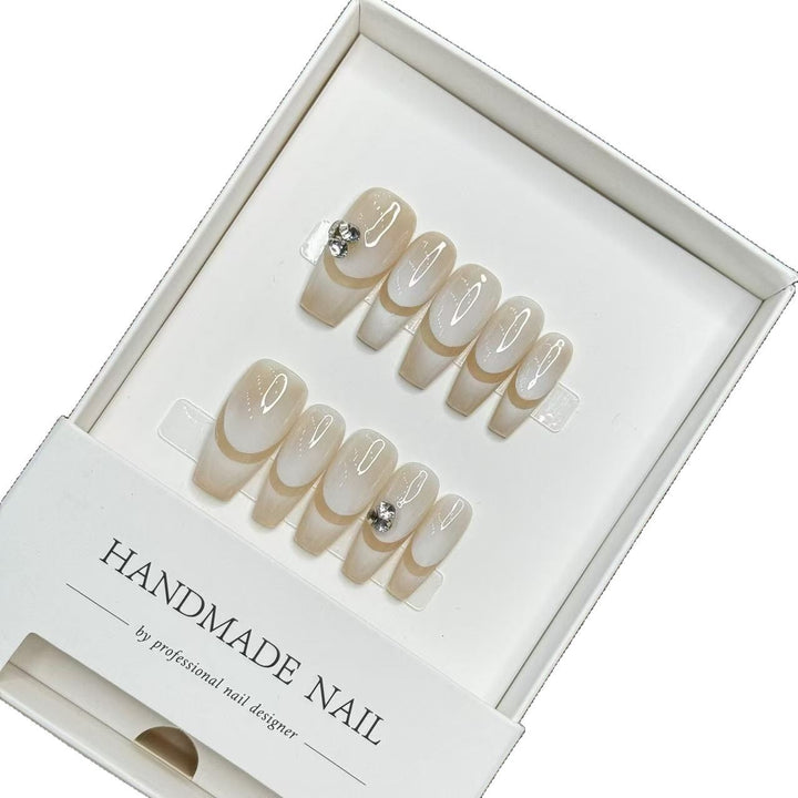 Elegantes handgemachtes Press-On-Nagelset mit Strassakzenten
