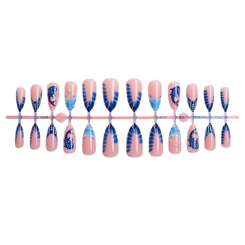 Kunstvolle Nagelspitzen mit maritimen Motiven Karnz