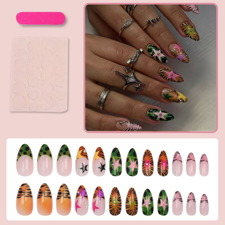 Kreatives Kunstnagelset Karnz