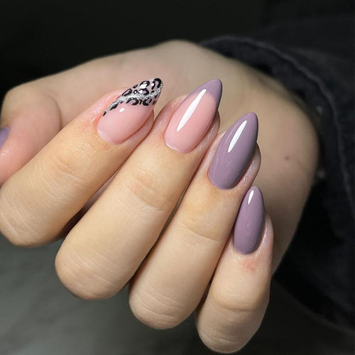 Elegante Ombré Stiletto Nagelkunst Extensions Karnz