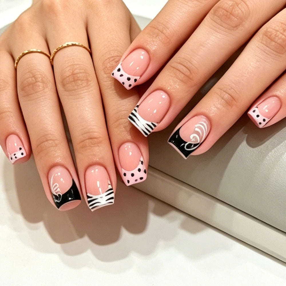 Künstlerische French Tip Nagelkunst Karnz