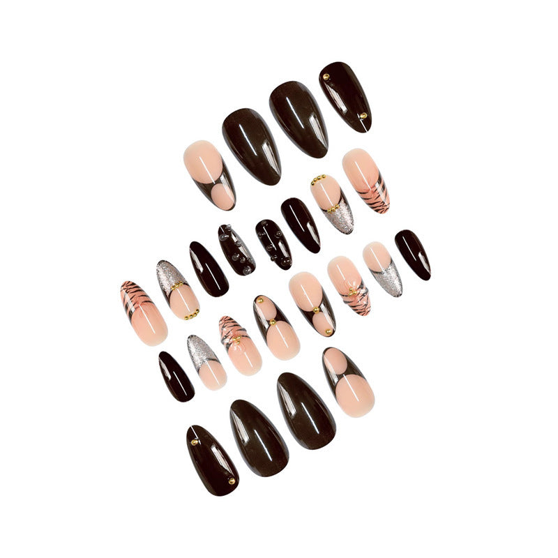 Elegante Acryl-Nagelkunst Karnz