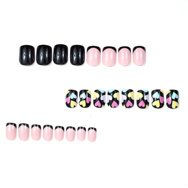 Künstlerisches Herzdesign Nagelkunst Karnz