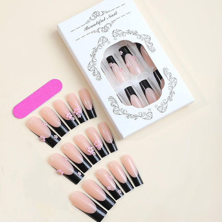 Kunstnagelset mit eleganten Blütenapplikationen Karnz
