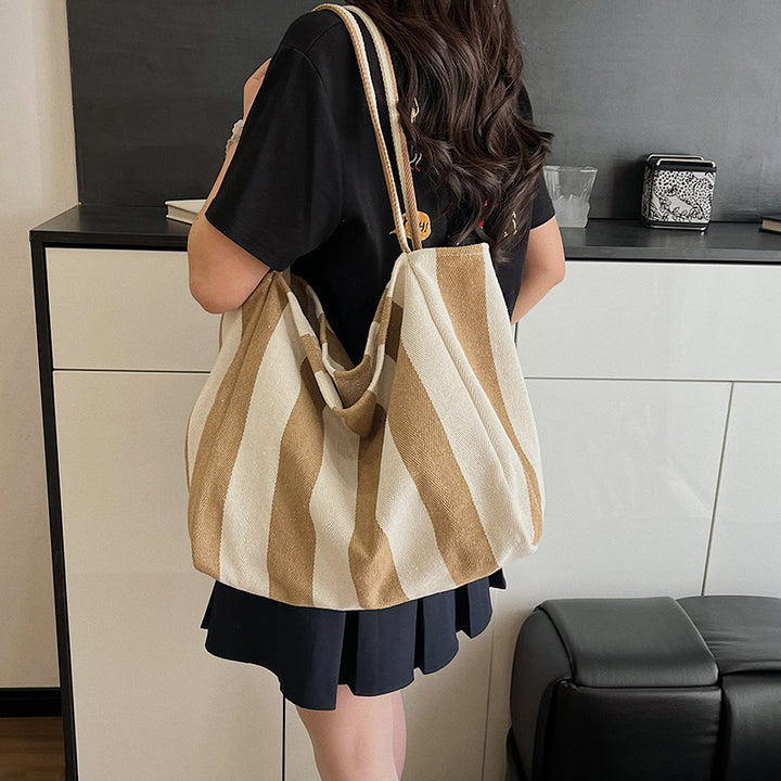 Geräumige gestreifte Strandtasche