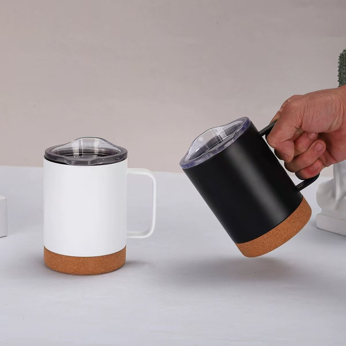 Damen eleganter Kaffeebecher mit Korkboden und durchsichtigen Deckel Karnz