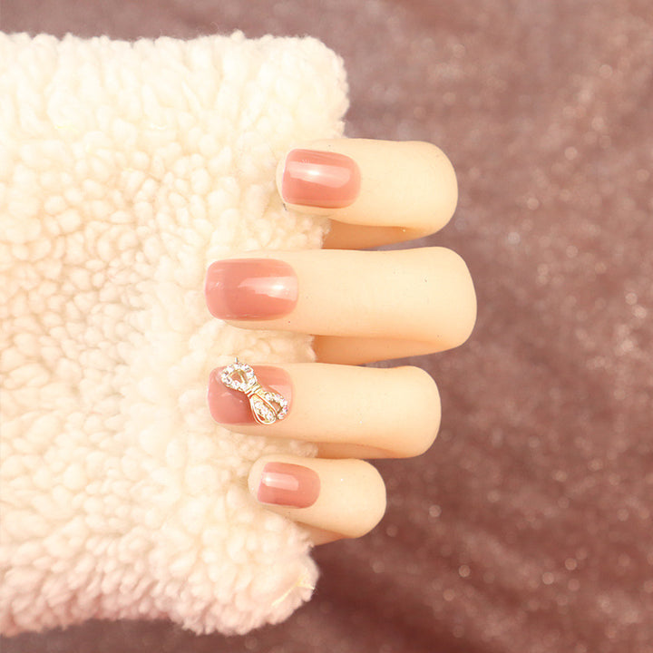 Elegantes Press-On Nagelset mit Strassbogen