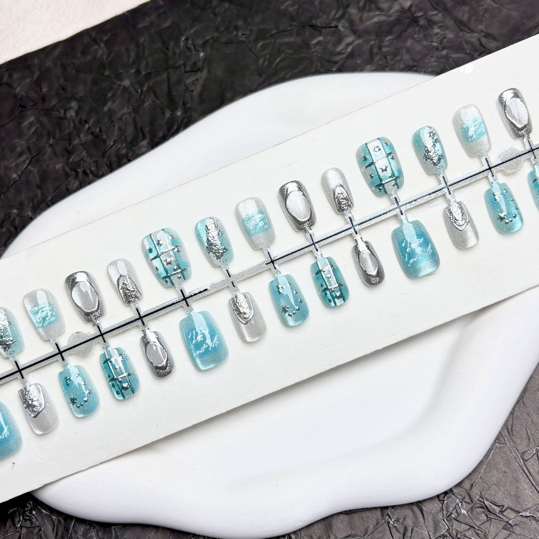 Künstlerische Nail Art Press-On Kollektion