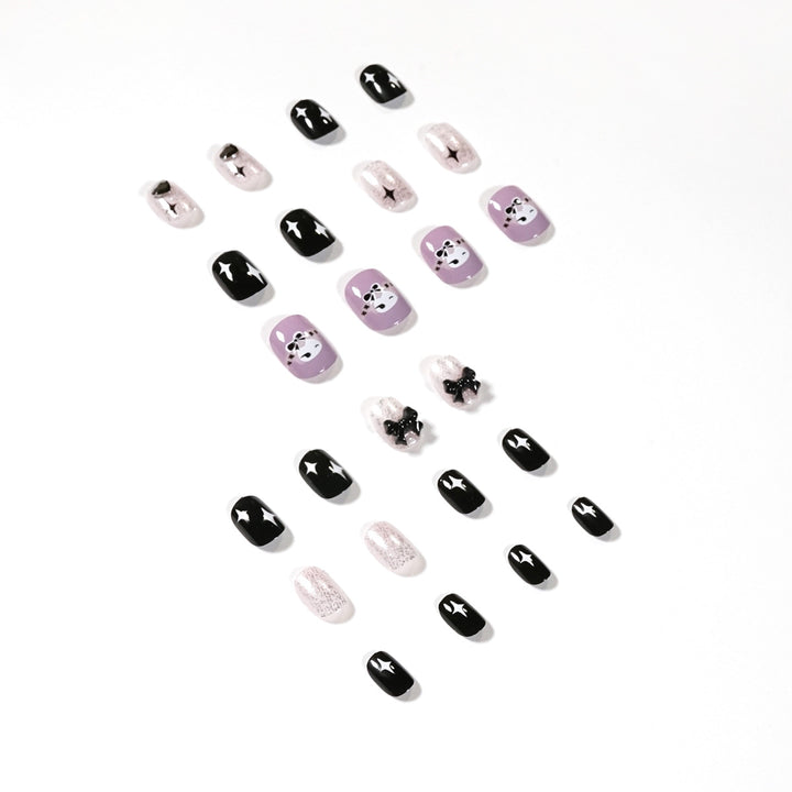 Kunstvolle Nagelverlängerungen mit glamourösen Akzenten Karnz