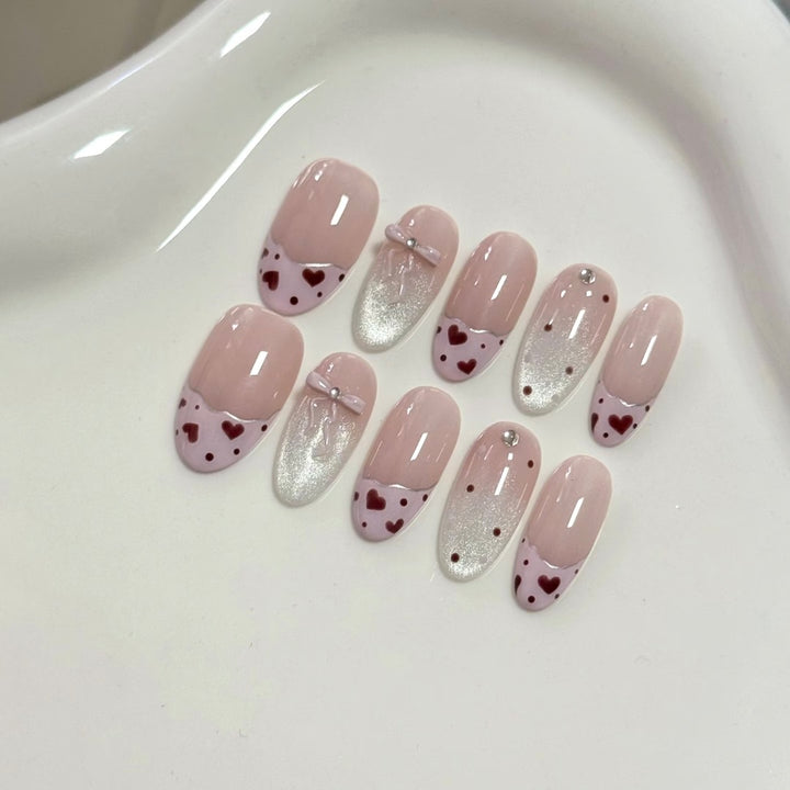 Elegantes Herz-verziertes Press-On-Nagelkunst-Set