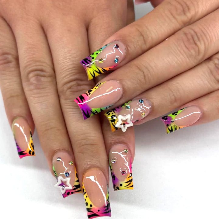 Künstlerische Nagelwickel Karnz