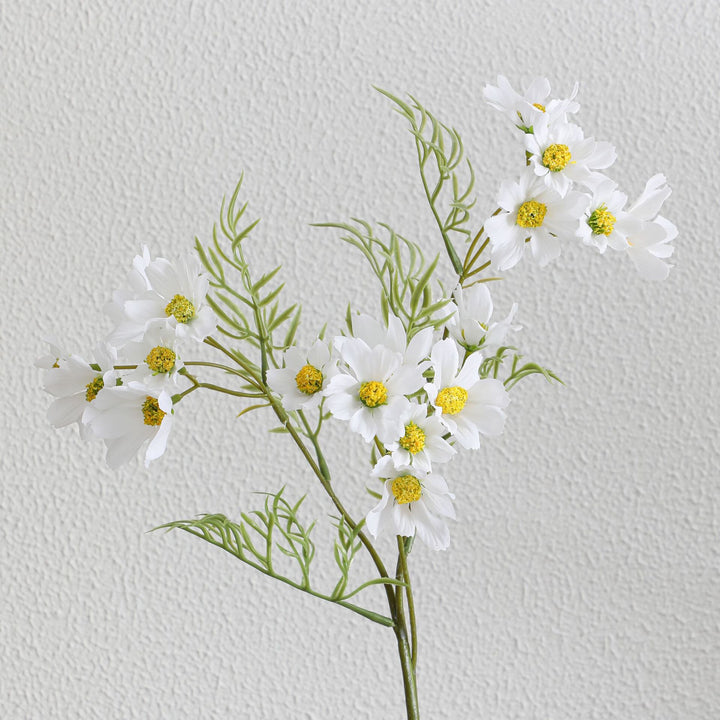Künstlicher Blütenzweig mit leuchtenden pinken Blumen Karnz