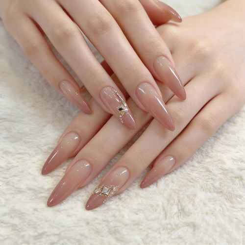 Künstlerisches Press-On-Nagelset mit einzigartigen Schleifen- und Herzakzenten Karnz