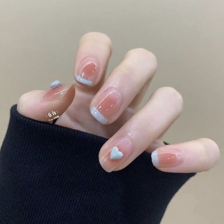 Elegante Nagelkunst mit Glanzfinish Karnz