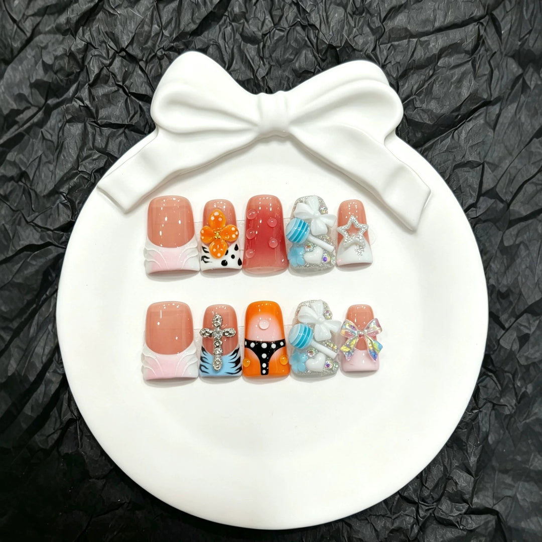 Press-On Nagelkunst-Set mit reizvollen dekorativen Akzenten und einzigartigen Designs
