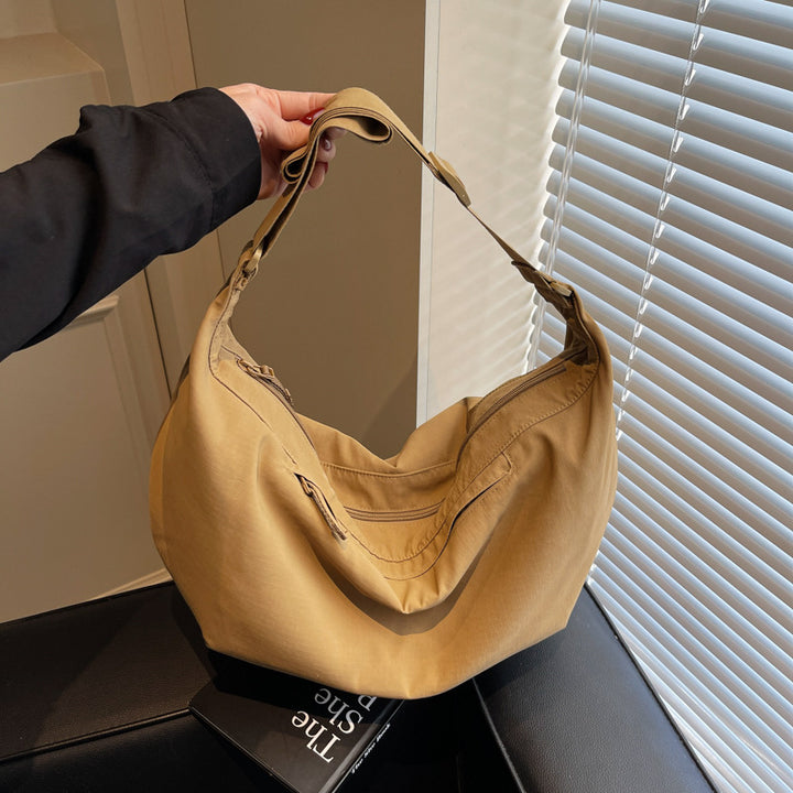Zeitgenössische Schultertasche Karnz
