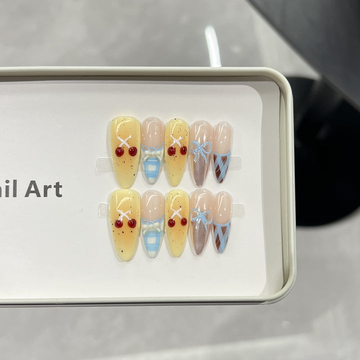 Charmantes Charakter-inspiriertes Press-On Nagelkunst-Set Karnz