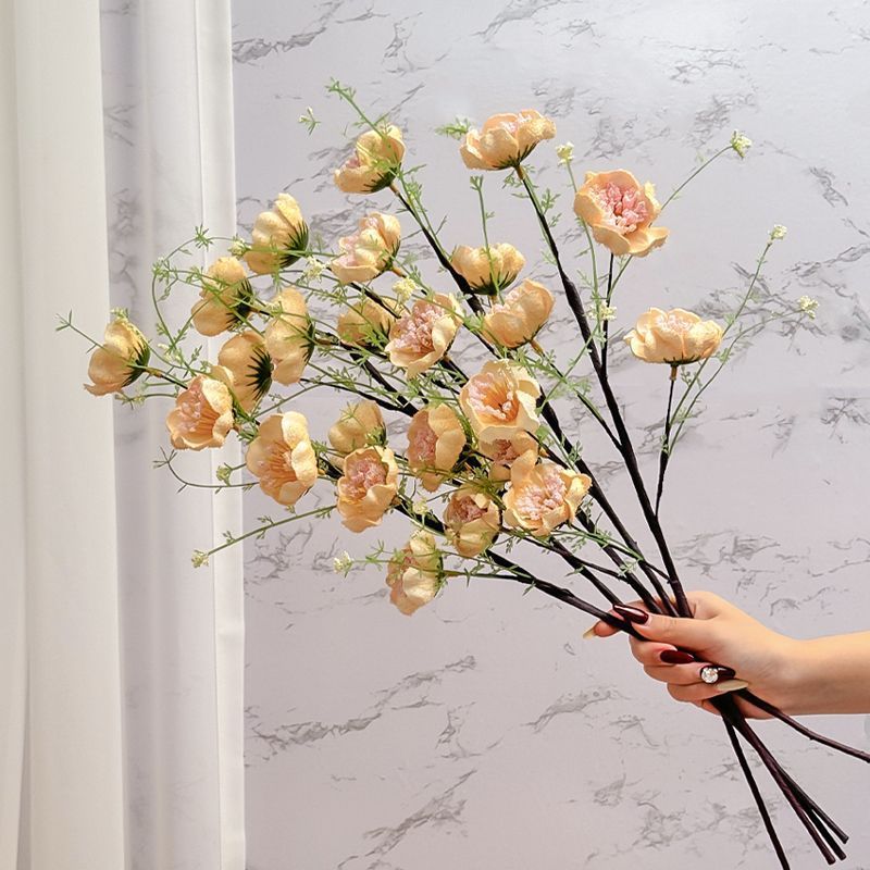 Realistischer künstlicher Blumenstrauß