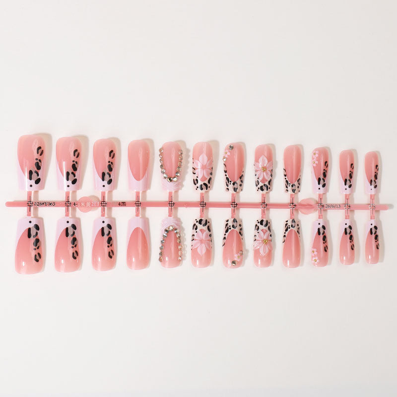 Künstlerisches Press-on-Nagelset Karnz