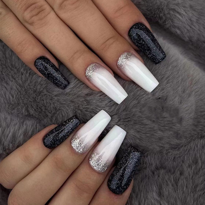 Glamouröse Kunstnägel mit Glitzer- und Ombre-Effekt Karnz