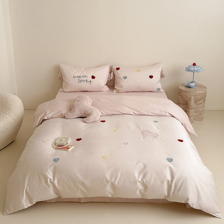 Bestickte Herz Baumwollsatin Bettwäsche Set mit Wendbarem Blush Rückseite und Dekorativen Kissenbezügen