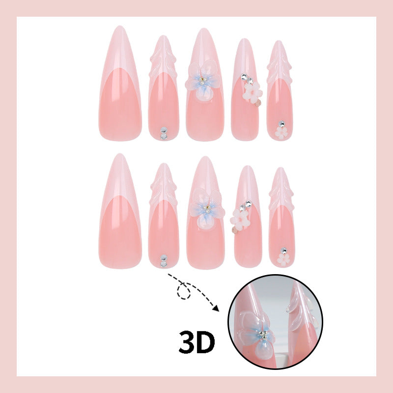 Kunstnagelset mit eleganten Spitzen und floralen Akzenten Karnz